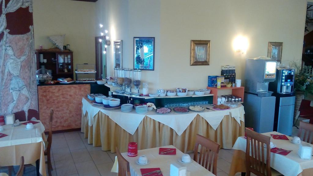 Hotel Astoria Lido Sirmione Bagian luar foto