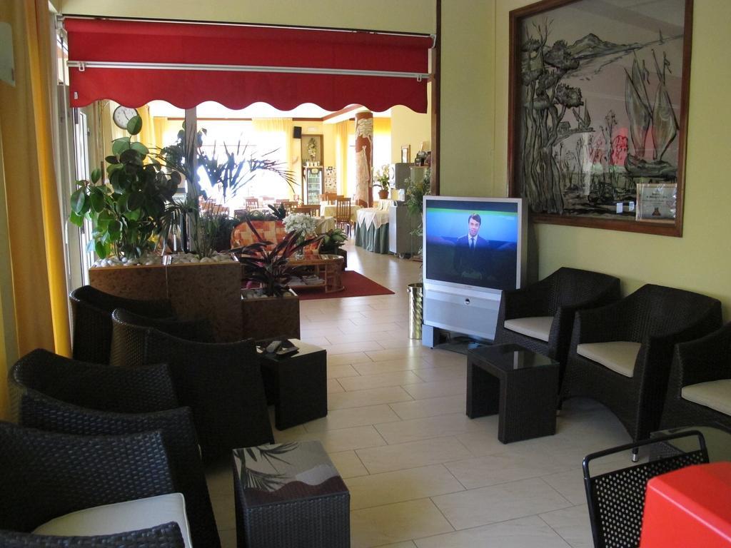 Hotel Astoria Lido Sirmione Bagian luar foto