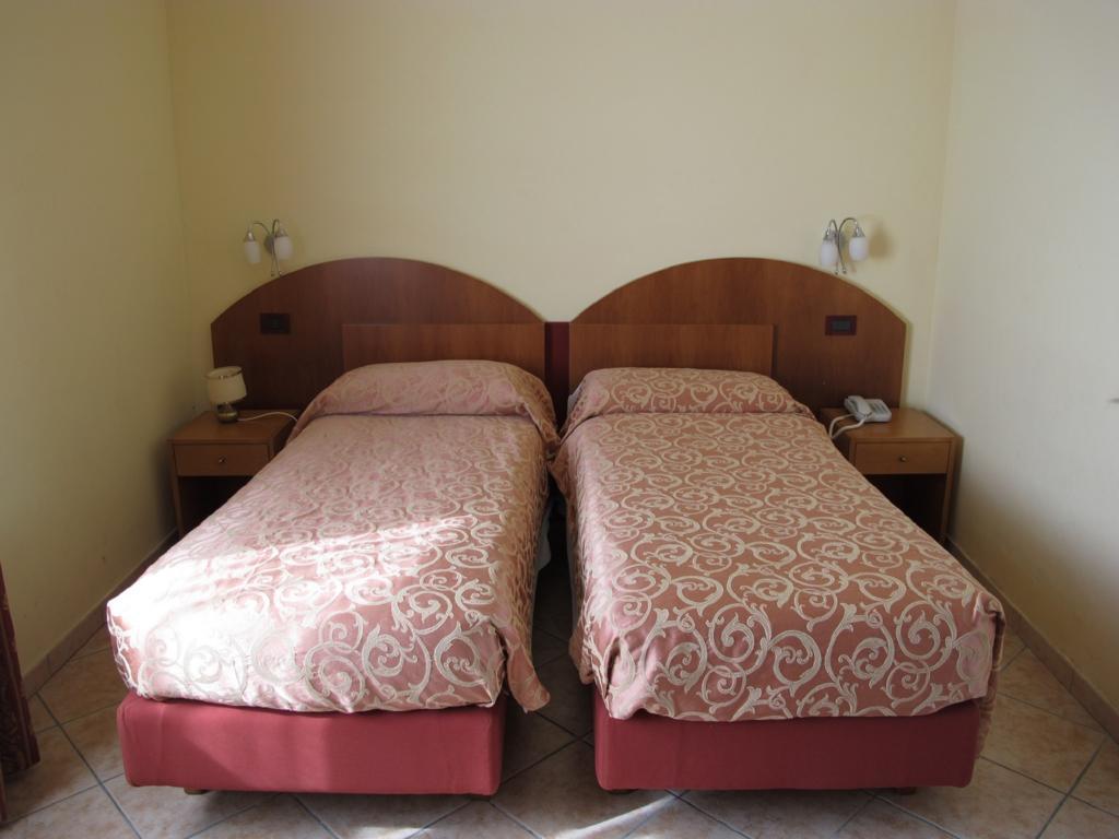 Hotel Astoria Lido Sirmione Ruang foto