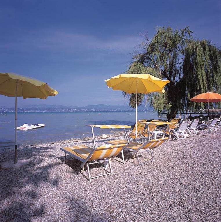Hotel Astoria Lido Sirmione Bagian luar foto