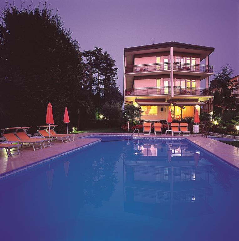Hotel Astoria Lido Sirmione Bagian luar foto