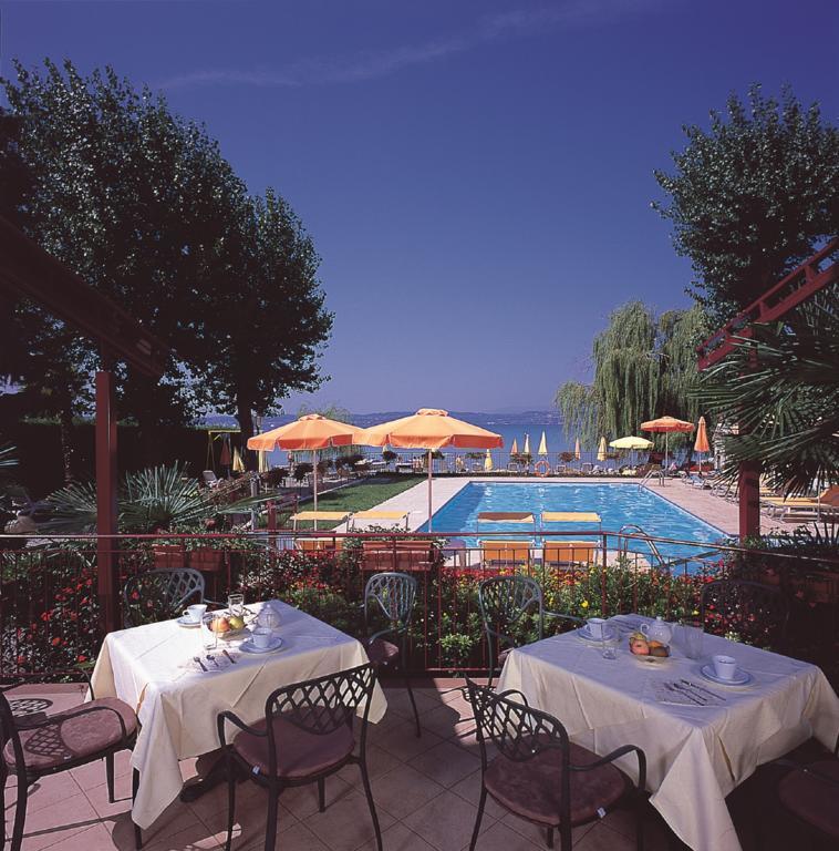 Hotel Astoria Lido Sirmione Bagian luar foto