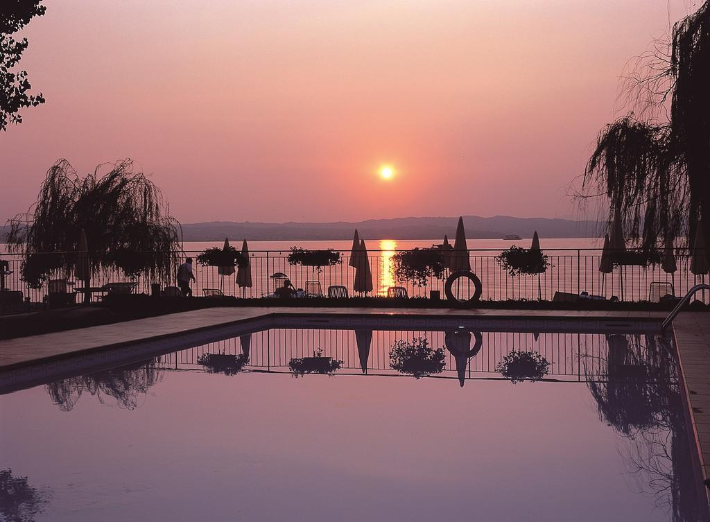 Hotel Astoria Lido Sirmione Bagian luar foto