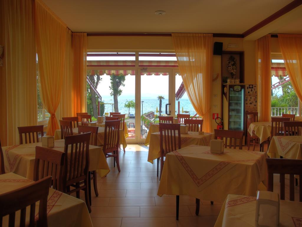 Hotel Astoria Lido Sirmione Bagian luar foto