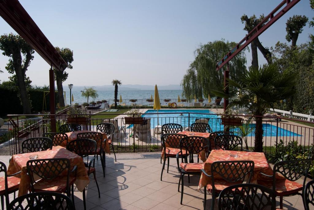Hotel Astoria Lido Sirmione Bagian luar foto